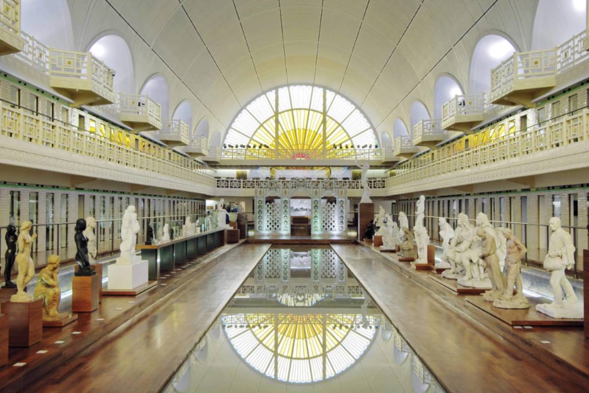 À seulement 2h de Paris, cette magnifique piscine Art Déco centenaire est devenue l’un des musées les plus spectaculaires de France
