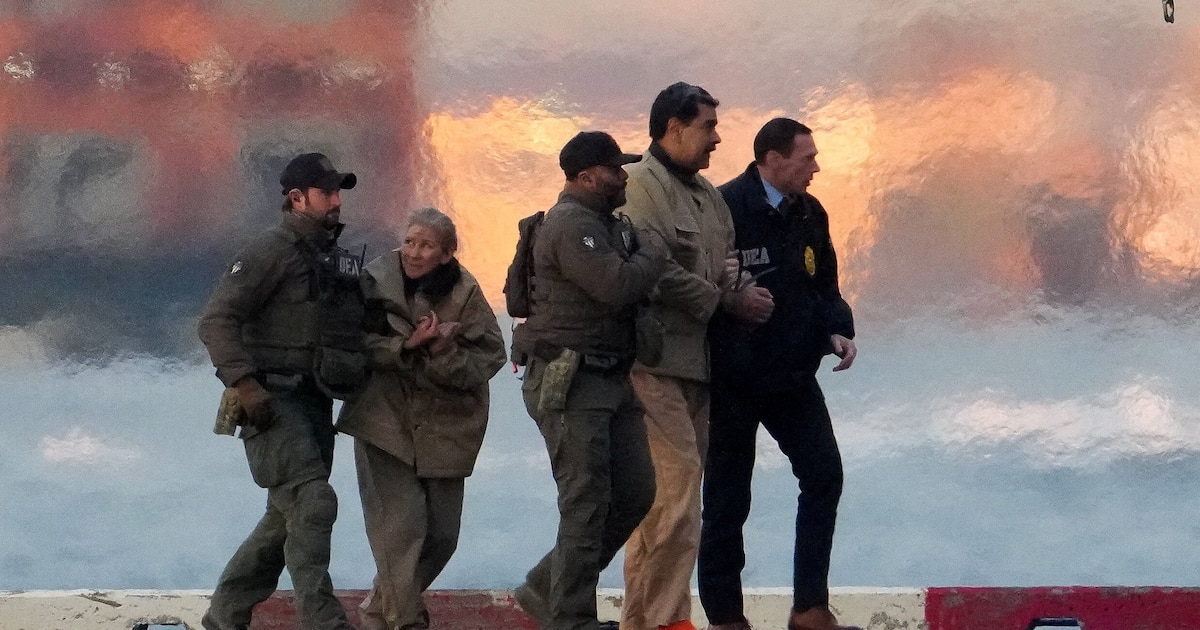 Le président américain Nicolas Maduro arrive le 5 janvier 2026 au tribunal de Manhattan, à New York (États-Unis), pour comparaître devant un juge américain.