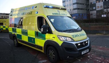 Une adolescente tombe d’une ambulance au beau milieu d’une autoroute au Royaume-Uni