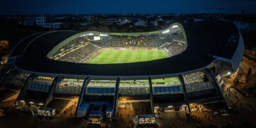 Nantes Teddy Riner, Matt Pokora et Paul Mirabel sur la pelouse de la Beaujoire