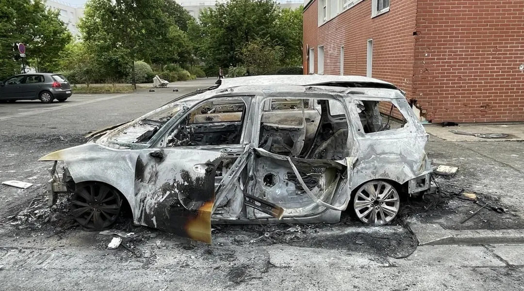 Pour fuir les incendies du réveillon à Nantes, des habitants s’organisent pour garer leur