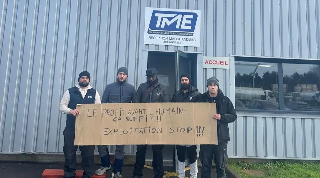 « On en a ras le bol » : cinq salariés de l’entreprise de transport TME, à côté de