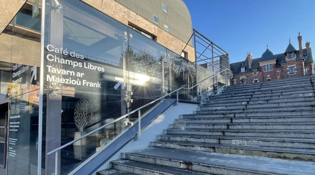 À Rennes, l’accès au Café des Champs libres le soir se complique pour les personnes à