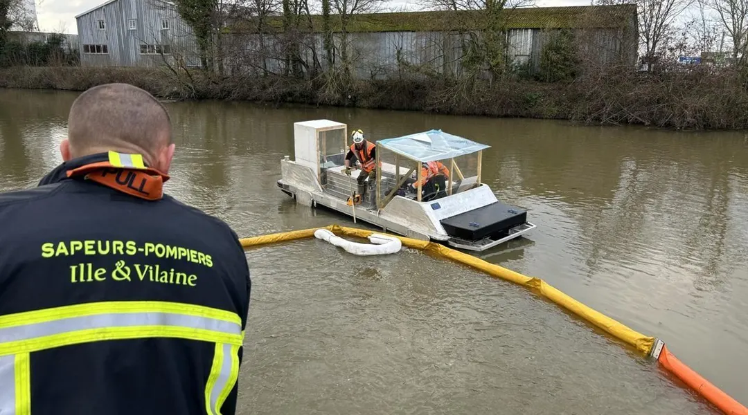 Fuite de gasoil dans la Vilaine après un accident de poids lourd près de Rennes : les pompiers