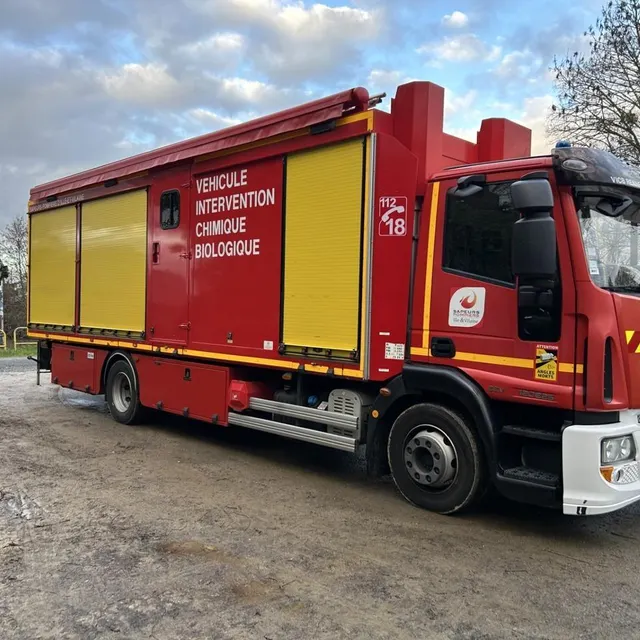 photo un véhicule d’intervention chimique a été mobilisé sur les lieux.  ©  ouest france