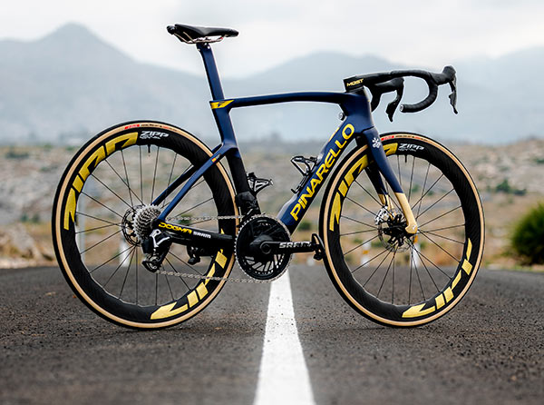 Pinarello dévoile le DOGMA F et la tenue de l'équipe Q36.5 Pro Cycling Team pour 2026