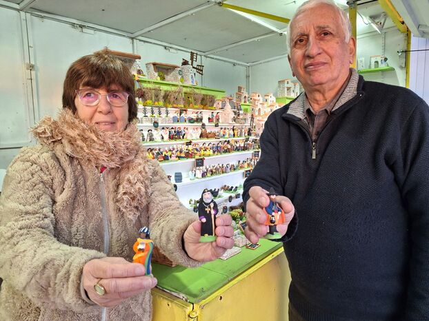 « On a eu beaucoup de clients espagnols et italiens », notent Brigitte et Gilbert Markoyan, sur leur stand de l’atelier Vickens installé à Roquevaire./LP/Marc Leras