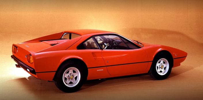 Les Ferrari 308 GTB Vetroresina (ou Polyester) sont les seules de la série à placer leurs feux de recul dans le pare-chocs arrière.