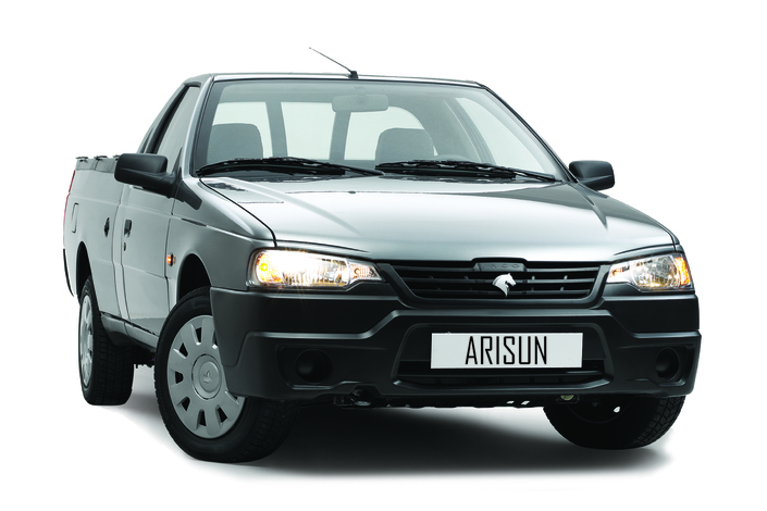 Un pick-up 405 ? Non, une Ikco Arisun, qui certes part de la Peugeot, mais utilise un moteur iranien et envoie sa puissance aux roues arrière. Sa suspension avant McPherson n'a pourtant rien à voir avec celle de la Roa. 