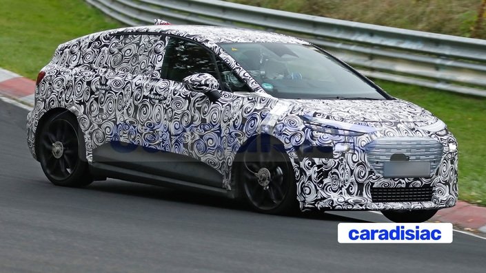 Cet automne, des prototypes de la future Audi A2 e-tron ont fait de nombreux essais pour tester la tenue de route et les performances de cette nouvelle auto électrique d’entrée de gamme qui devrait être présentée à l’automne prochain.