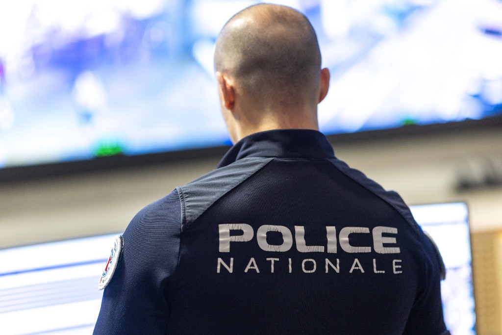 À Paris, une altercation après une bataille de boules de neige tourne à l’agression au couteau. Syspeo/SIPA