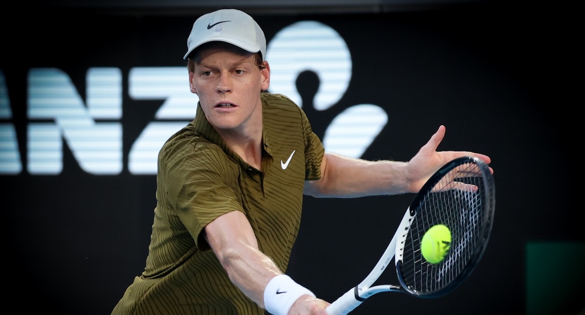 Open d'Australie > Jannik Sinner sur Novak Djokovic, qualifié en quarts de finale sans jouer : "Parfois, cela peut aussi perturber un peu le rythme. En même temps, cela peut vous donner un peu plus d'énergie que votre adversaire"