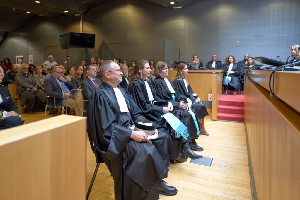Au moment de l'installation d'Alain Troilo, de Barbara Zimmer, directrice des services de greffe judiciaire pour le pôle civil, ainsi que Frédérique Billottet et Hortense Menu, directrices des services de greffe judiciaire pour le pénal. © Erich Zann