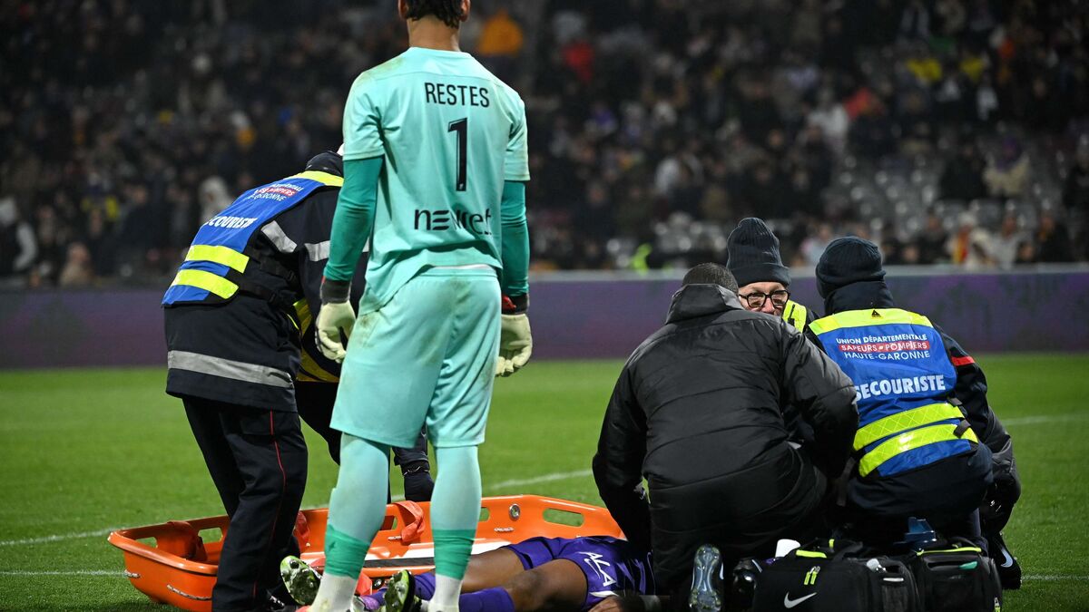 « Il va mieux » : nouvelles rassurantes pour Djibril Sidibé, sorti sur civière lors de Toulouse-Lens