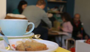 À Paris, le boom des cafés « kids friendly », refuge des jeunes parents : « C’est beaucoup moins stressant »