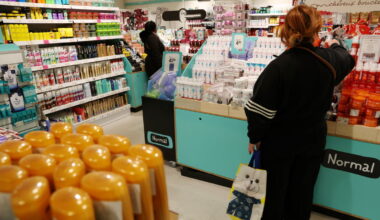 « On vient pour un gel douche, et on repart avec 100 euros de courses » : pourquoi la marque danoise Normal cartonne