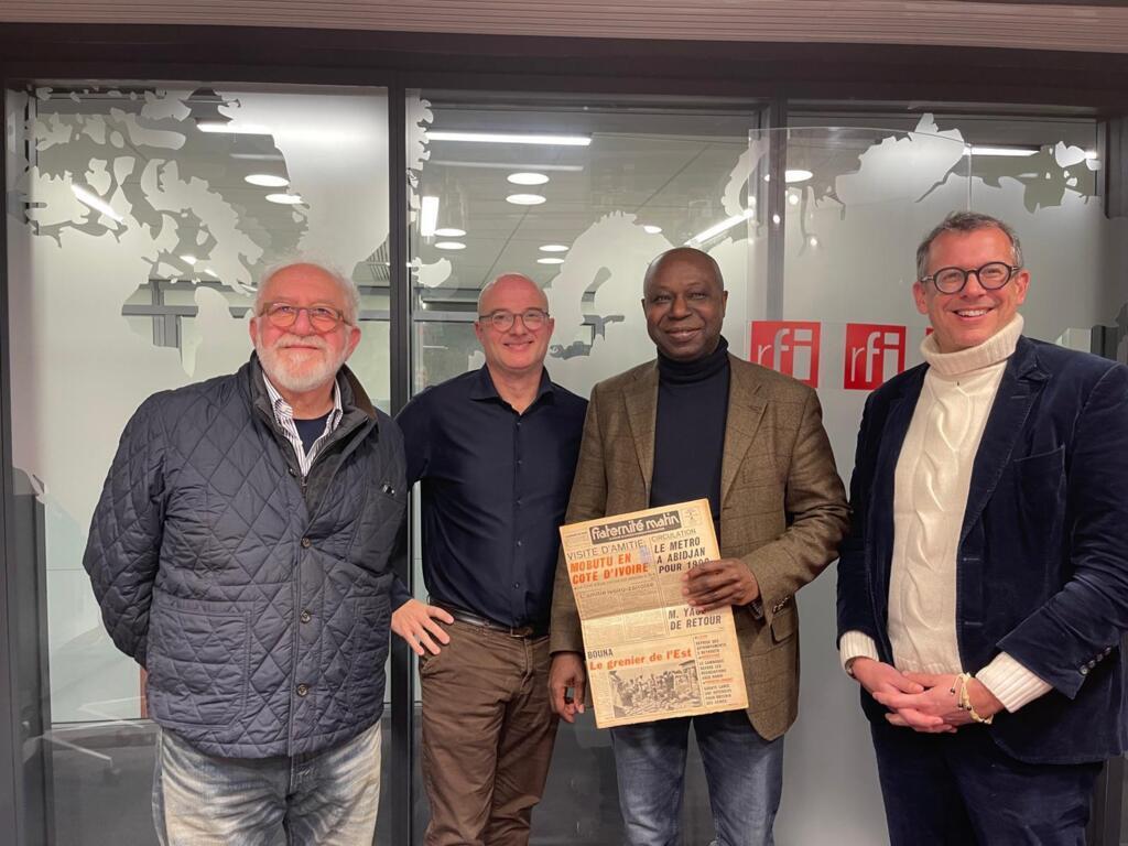 Mario Pezzini, Bruno Faure, Youssouf Camara et Benoît Chervalier dans les studios de RFI