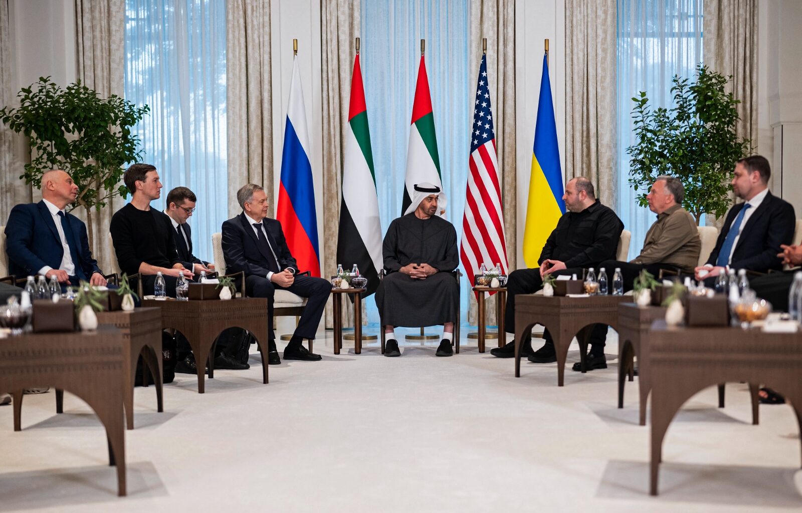 Guerre en Ukraine : Kiev, Moscou et Washington entament à Abu Dhabi une deuxième journée de négociations