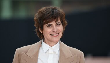 À 68 ans, Inès de la Fressange bluffe avec ce geste anti-âge gratuit que tout le monde peut adopter dès maintenant (il est gratuit !)