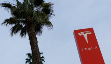 Le bénéfice net de Tesla s’effondre de 61% au quatrième trimestre