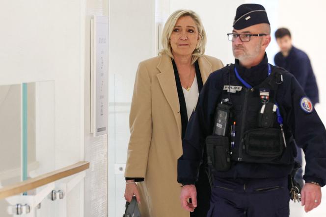 Marine Le Pen, cheffe de file du Rassemblement national, au tribunal correctionnel de Paris pour son procès pour détournement présumé de fonds publics européens, le 18 novembre 2024.