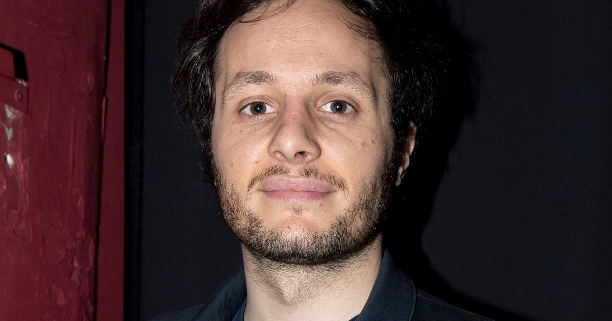 Vianney s’éloigne de sa cabane et retrouve la scène pour une raison très précise