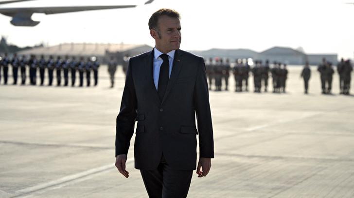 Droits de douane : Macron va demander « l’activation de l’instrument anti-coercition » de l’UE, mais c’est quoi ? (Photo d’Emmanuel Macron à Istres le 15 janvier 2026)