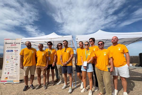 En clôture du Booster Camp organisé par le Réseau Entreprendre Côte d'Azur, les neuf dirigeants accompagnés ont présenté en 3 minutes la problématique rencontrée et les solutions préconisées par leurs Boosters.