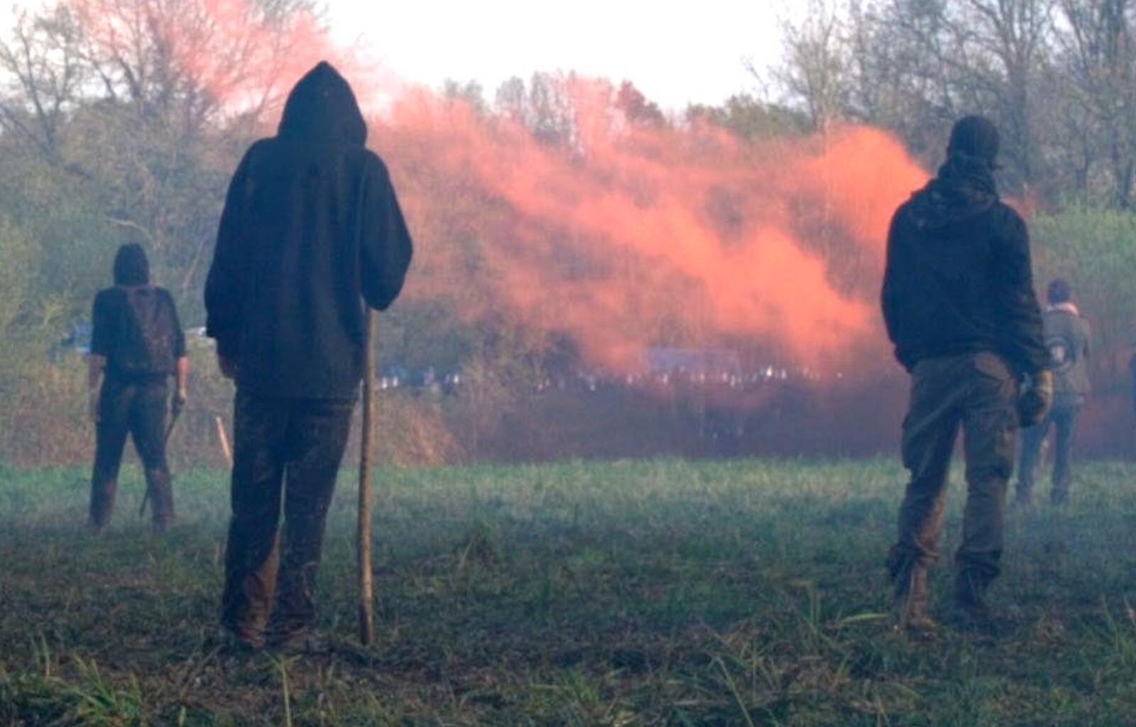 “Forêt rouge”, de Laurie Lassalle : un film engagé sur le collectif dans la ZAD de Notre-Dame-des-Landes - Télérama
