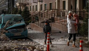 l’armée russe bombarde les villes de Kharkiv et d’Odessa, et progresse dans le nord de Pokrovsk