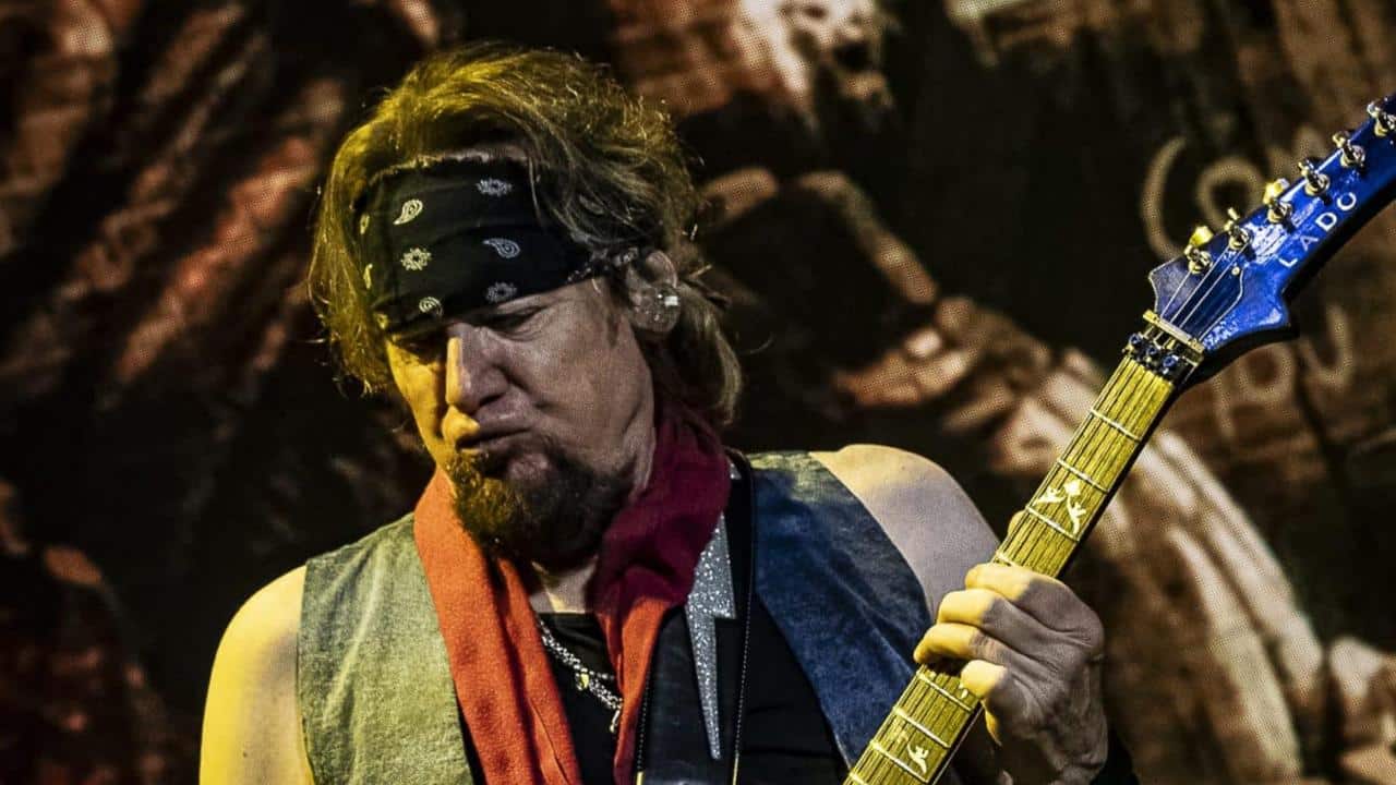 “C’est le cadre qui change tout” : Adrian Smith – Comment il adapte son jeu selon les projets