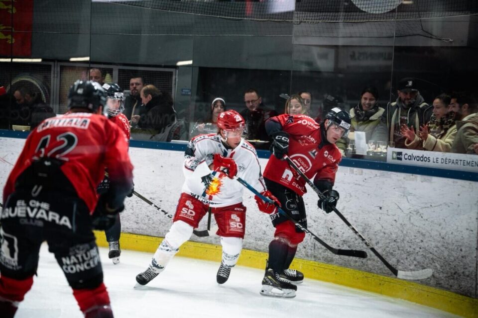 Après le premier tiers du match, Grenoble a fait le plus dur en marquant deux buts à Caen, qui va devoir se libérer sans se découvrir.