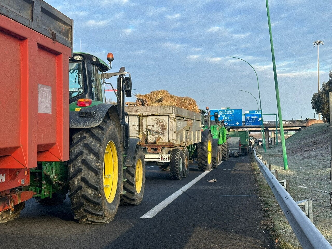 les agriculteurs annoncent une nouvelle manifestation d'ampleur mercredi