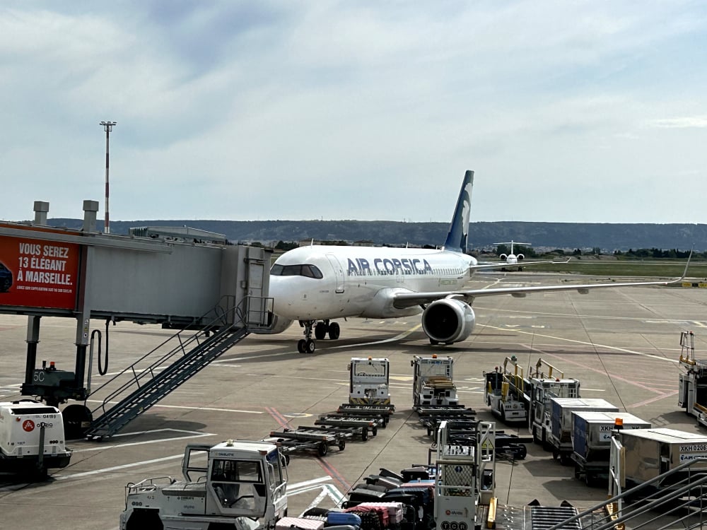 Une nuit "interminable" pour les passagers corses d'un vol Air Corsica bloqués à Marseille à cause d'un avion endommagé