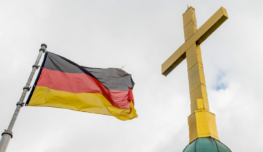 Environ 45 % Des Allemands Appartiennent Encore Formellement À Une Église Chrétienne.