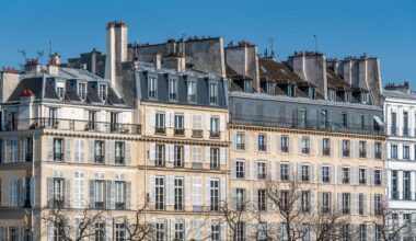 son appartement parisien peint en blanc