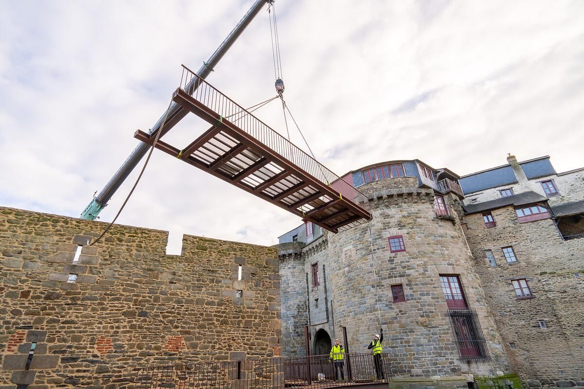 Portes mordelaises : la dernière passerelle est posée | ICI RENNES MÉTROPOLE Actualités