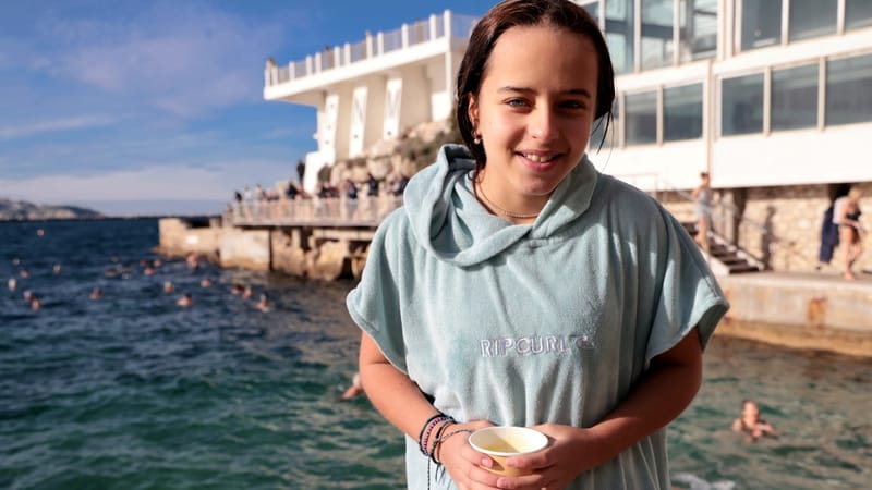 Diane, 12 ans, n’a pas hésité à sauter dans les eaux glacées de janvier.