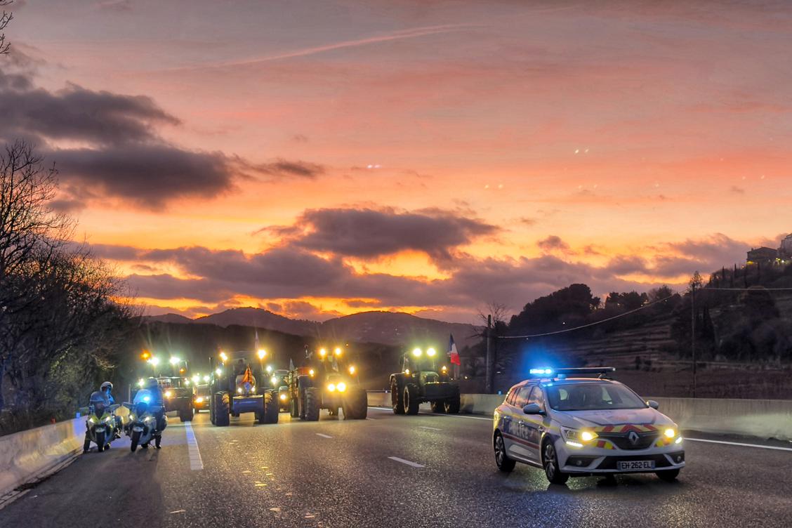 le temps de parcours considérablement rallongé en direction de Marseille et Toulon, plusieurs entrées interdites