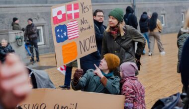 Donald Trump menace d’imposer 10 % de droits de douane à huit pays européens, dont la France, tant qu’ils s’opposeront à son annexion par les Etats-Unis