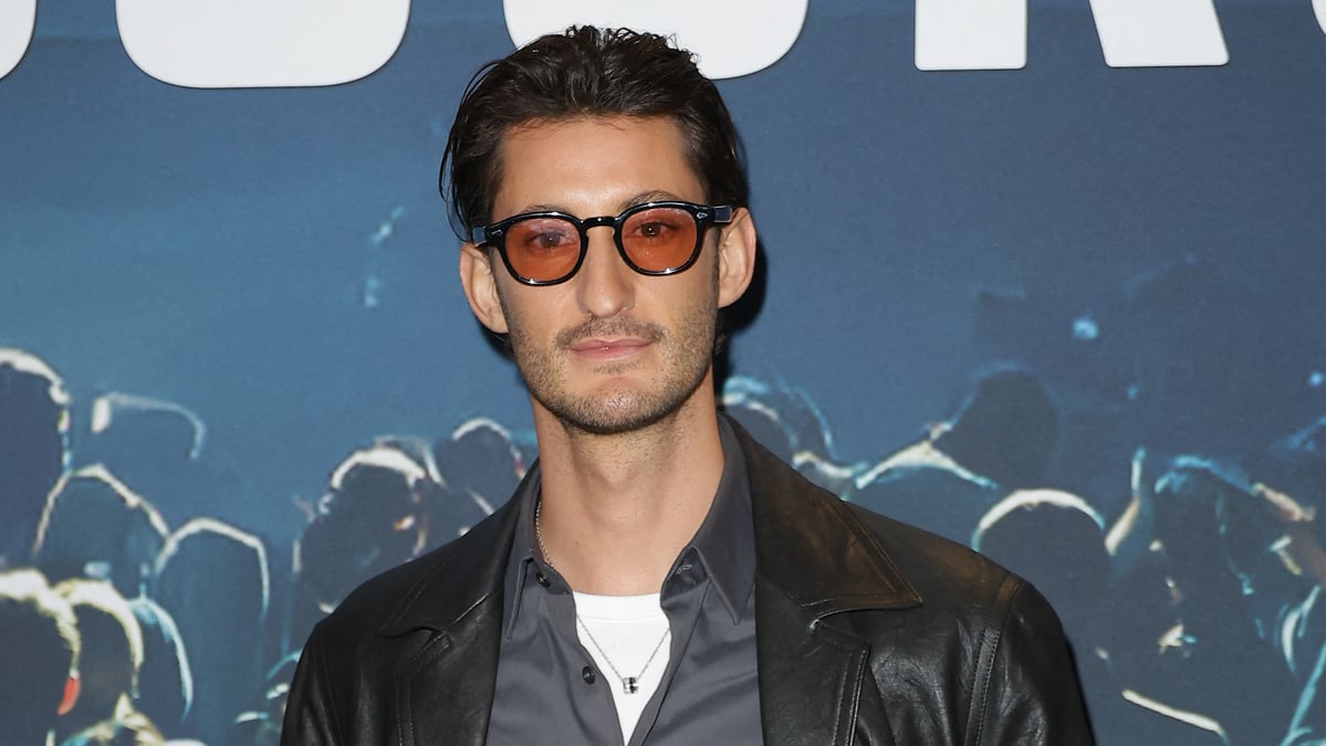 Pierre Niney : un de ses mouchoirs usagés vendus… 100.000 euros !