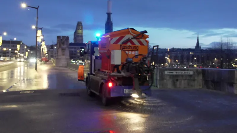 Voici l'une des saleuses de la métropole de Rouen.