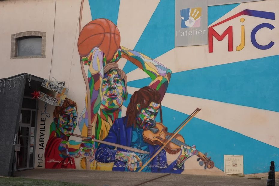 "Il avait une carte professionnelle", assure la MJC