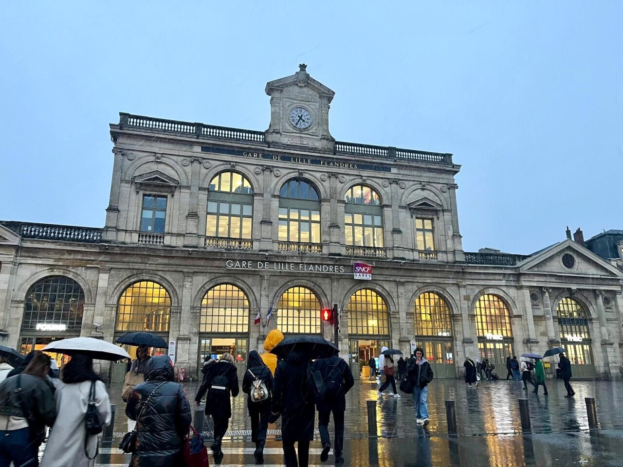 Il agresse au couteau un homme devant la gare Lille-Flandres, la police le reconnait dans la journée