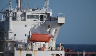 La France arrête le capitaine d'un bateau russe soupçonné de transporter du pétrole