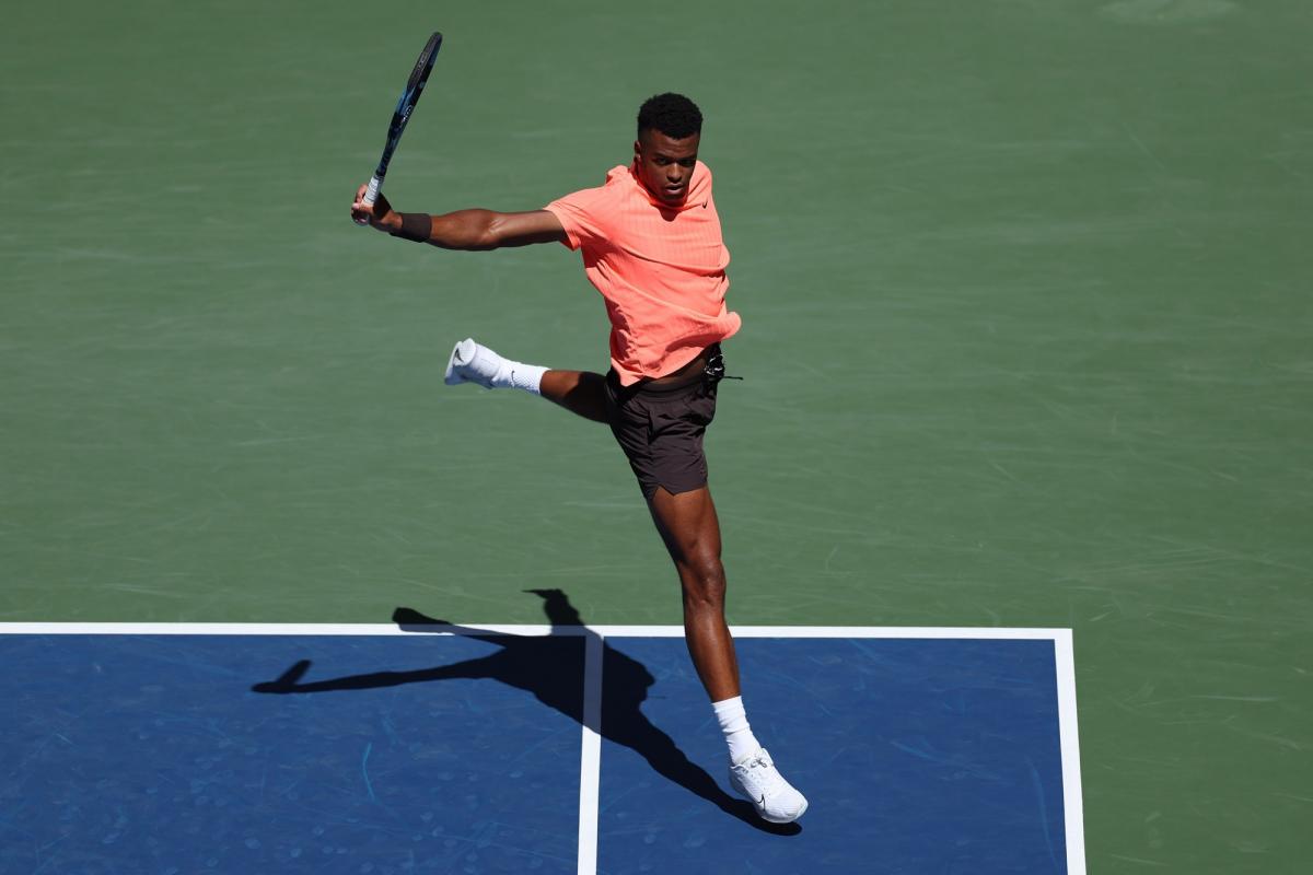 Giovanni Mpetshi Perricard sorti en quarts de finale par Aleksandar Kovasevic à Brisbane - L'Équipe