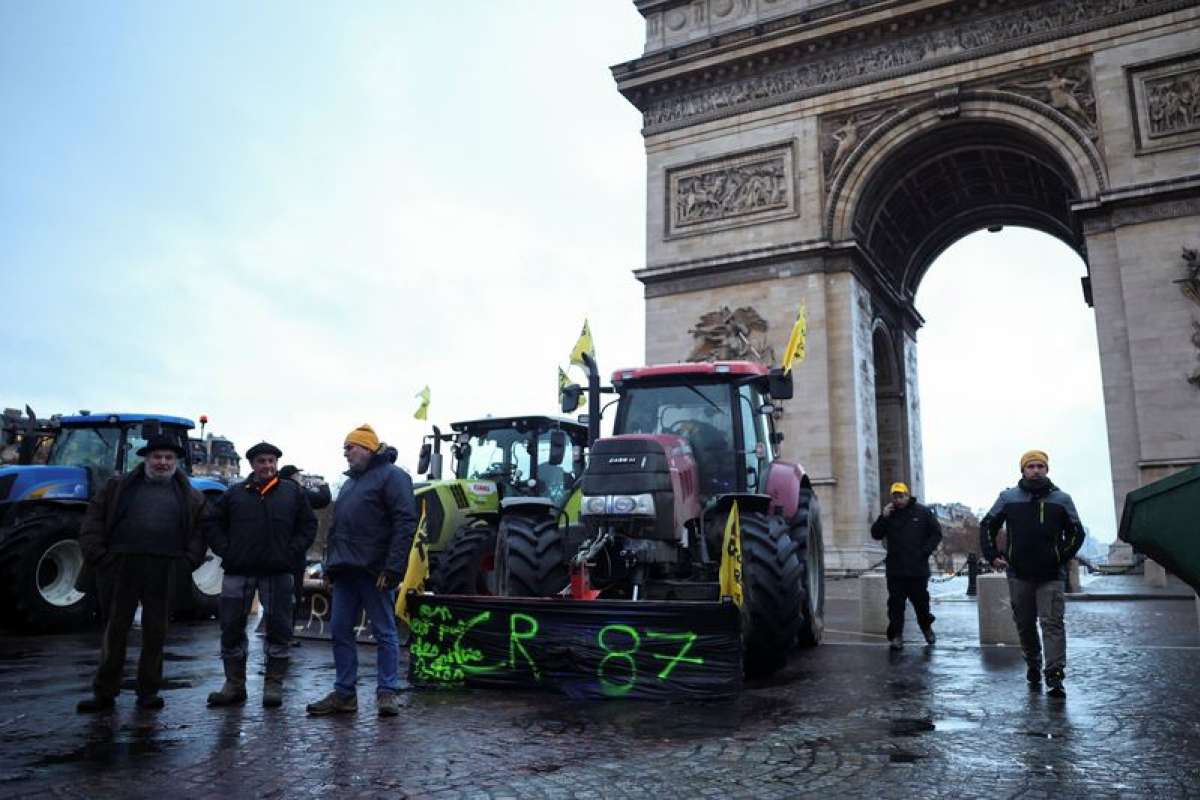 France-Des agriculteurs en colère bloquent certains axes à Paris - 08/01/2026 à 13:27
