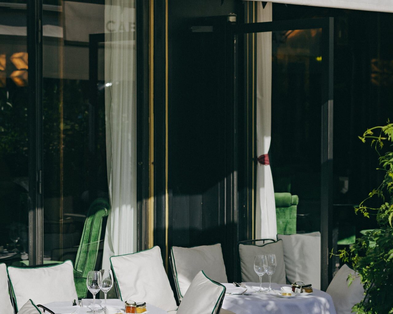 Vingt-cinq ans d’élégance discrète au Café de l’Esplanade