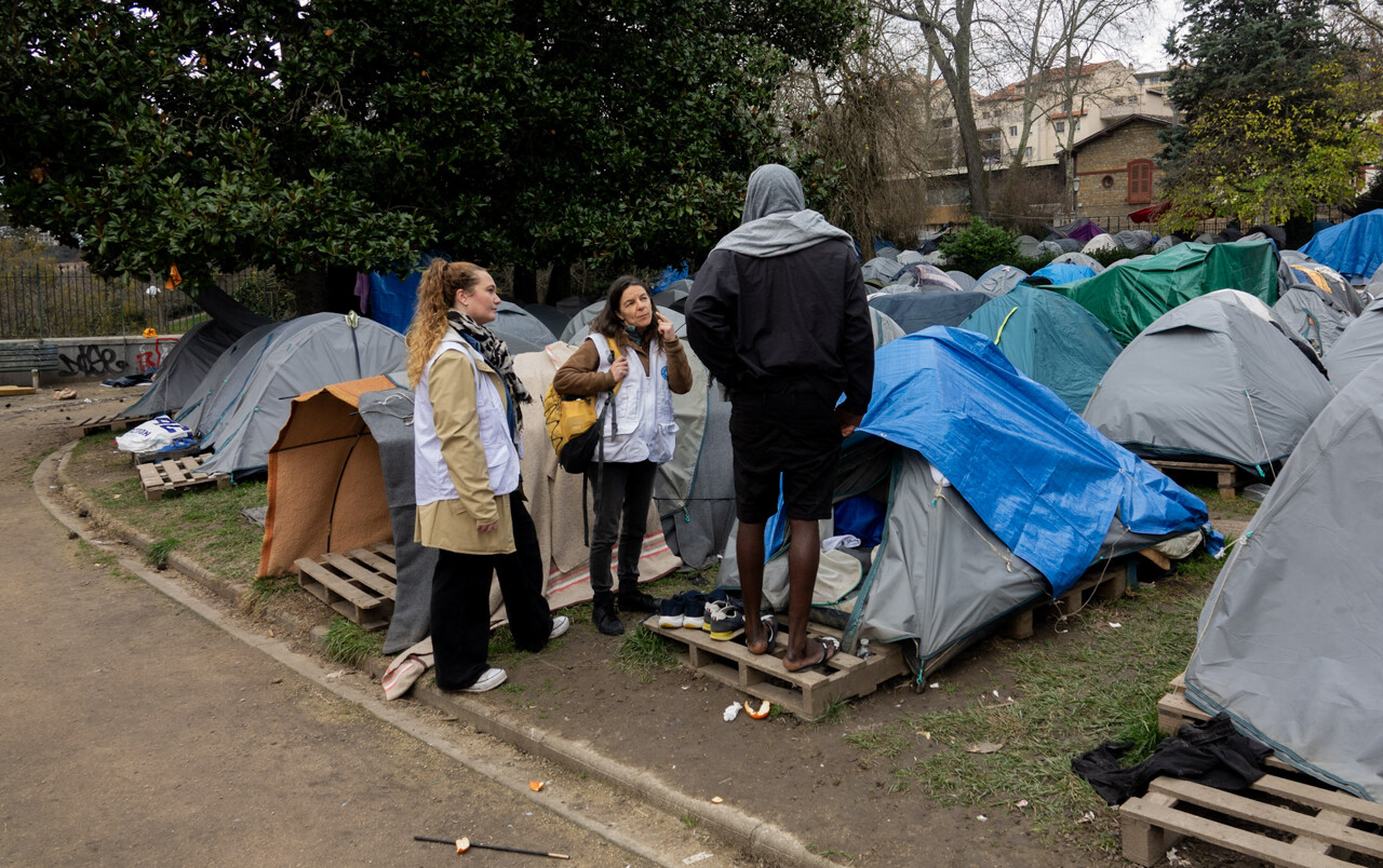 Lyon. Ces migrants à la rue cumulent les amendes dans les TCL : "C'est absurde"