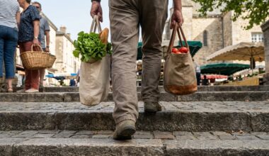 Ces 10 habitudes discrètes des seniors en pleine forme après 60 ans sans sport intensif, à copier dès maintenant